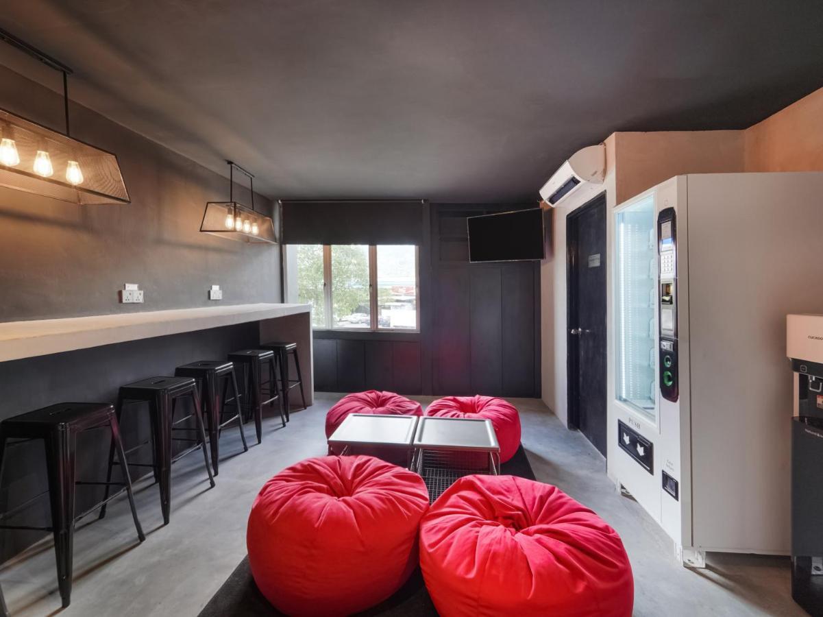 Oyo 89635 Modular Langkawi Capsule Hotel Padang Mat Sirat Екстериор снимка